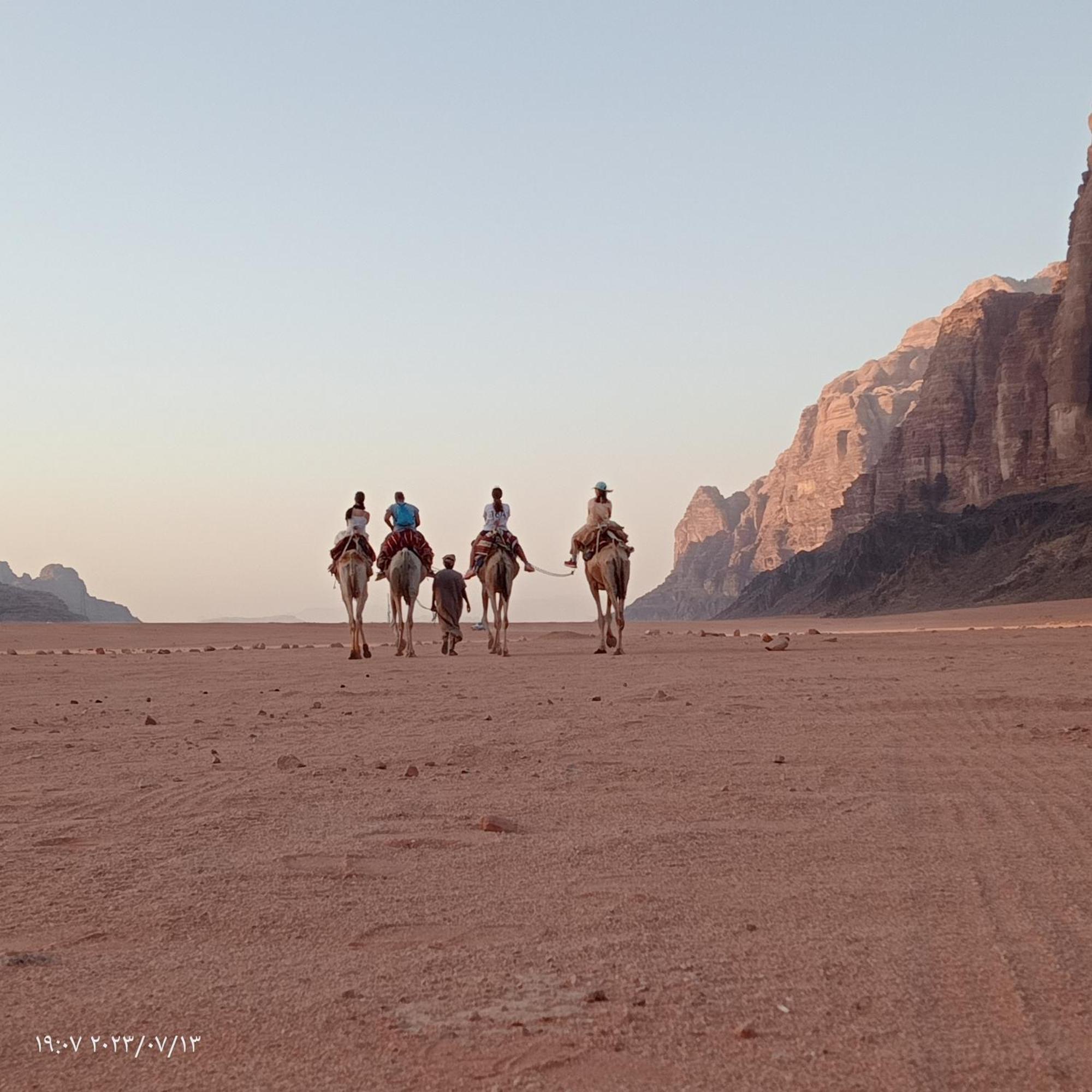 Hotel Golden Day à Wadi Rum Extérieur photo
